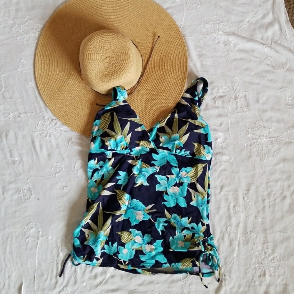 ❤Bundle item❤🏖Floral Tankini swim top🏖